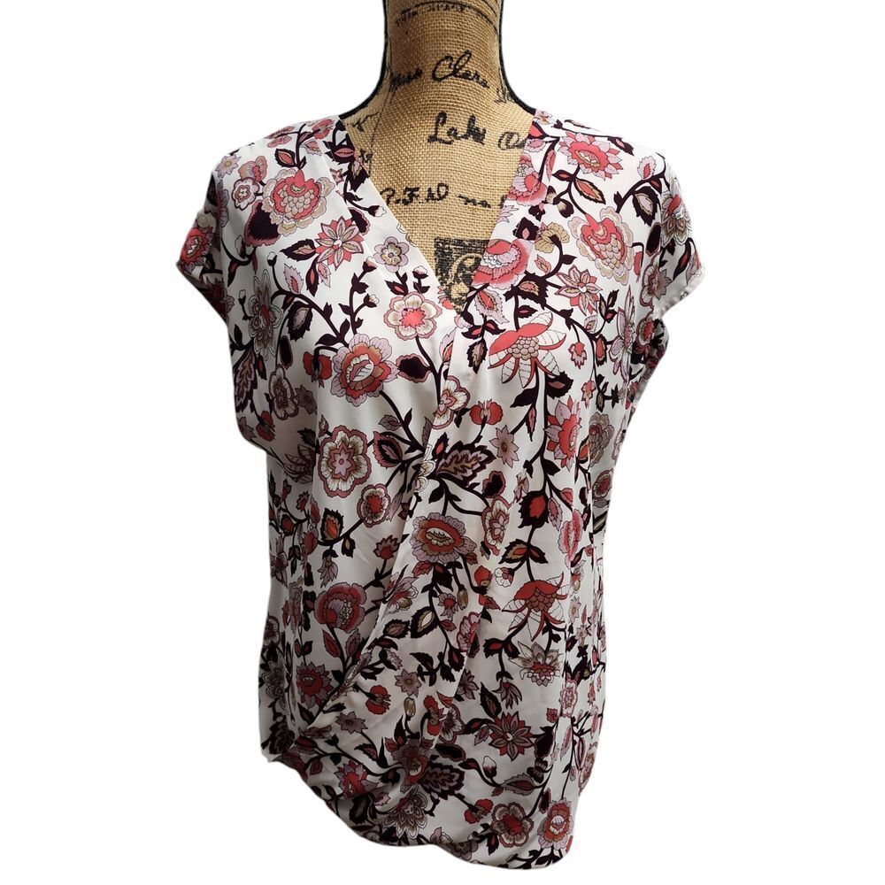 Soho NY & Co Floral V-Neck Blouse Short‎ Sleeve Romantic Summer Top